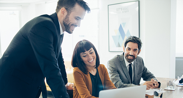 Empleados trabajando en equipo